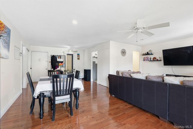 11 Granada Cres 6, White Plains, NY 10603