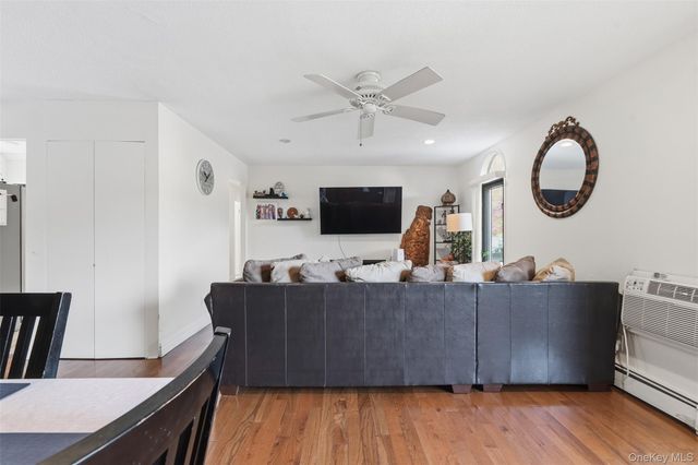 11 Granada Cres 6, White Plains, NY 10603