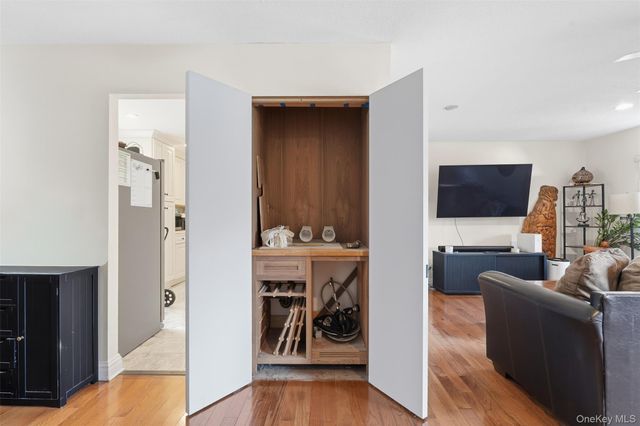 11 Granada Cres 6, White Plains, NY 10603