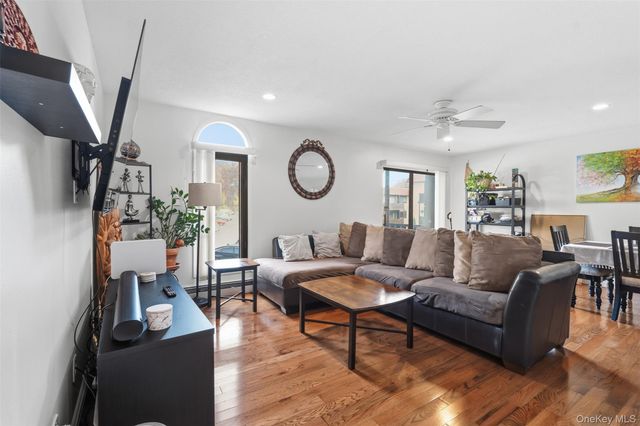 11 Granada Cres 6, White Plains, NY 10603