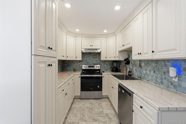 11 Granada Cres 6, White Plains, NY 10603