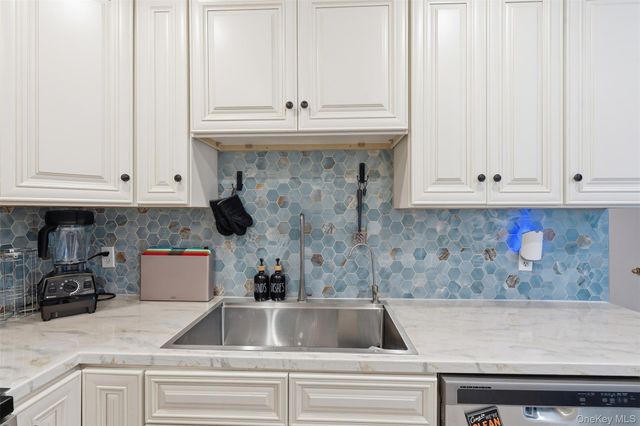 11 Granada Cres 6, White Plains, NY 10603