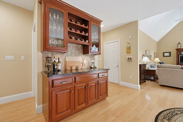 23 Lenox Dr, Franklin, MA 02038