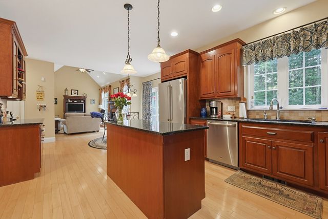 23 Lenox Dr, Franklin, MA 02038