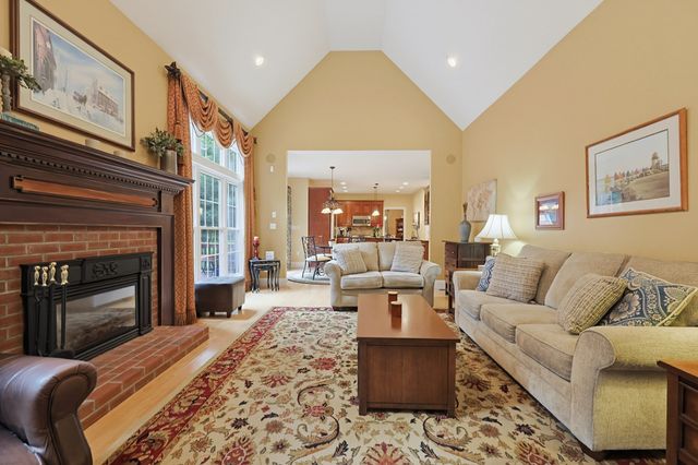 23 Lenox Dr, Franklin, MA 02038