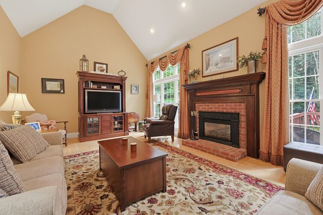 23 Lenox Dr, Franklin, MA 02038