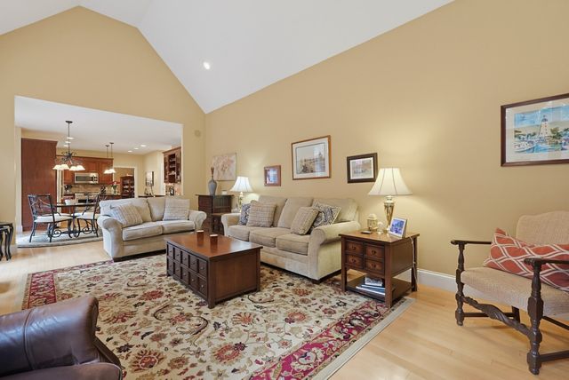 23 Lenox Dr, Franklin, MA 02038