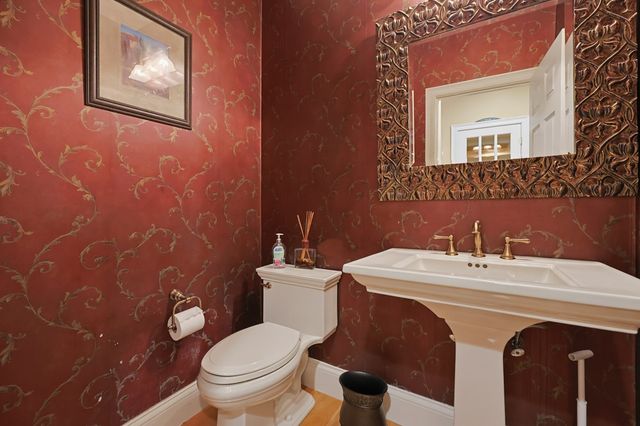 23 Lenox Dr, Franklin, MA 02038