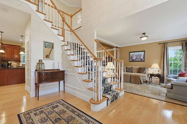 23 Lenox Dr, Franklin, MA 02038