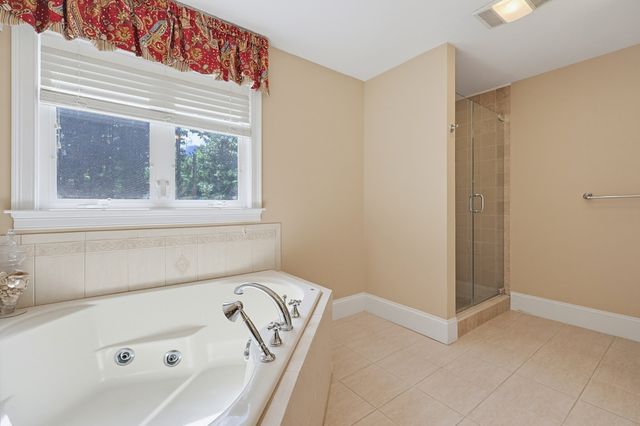 23 Lenox Dr, Franklin, MA 02038
