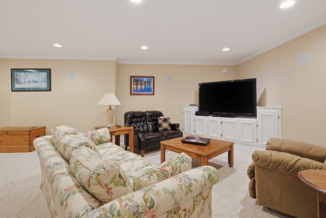 23 Lenox Dr, Franklin, MA 02038