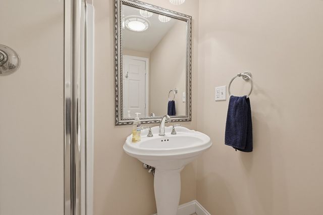 23 Lenox Dr, Franklin, MA 02038