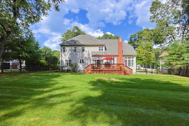 23 Lenox Dr, Franklin, MA 02038