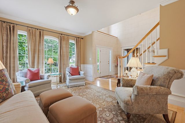 23 Lenox Dr, Franklin, MA 02038