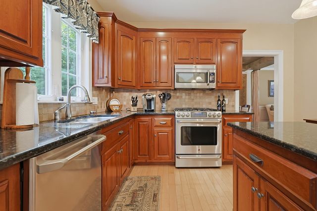 23 Lenox Dr, Franklin, MA 02038