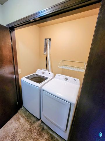 2905 E Indigo Pl Place, Sioux Falls, SD 57108