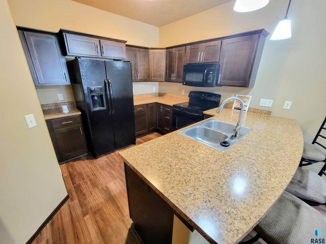 2905 E Indigo Pl Place, Sioux Falls, SD 57108