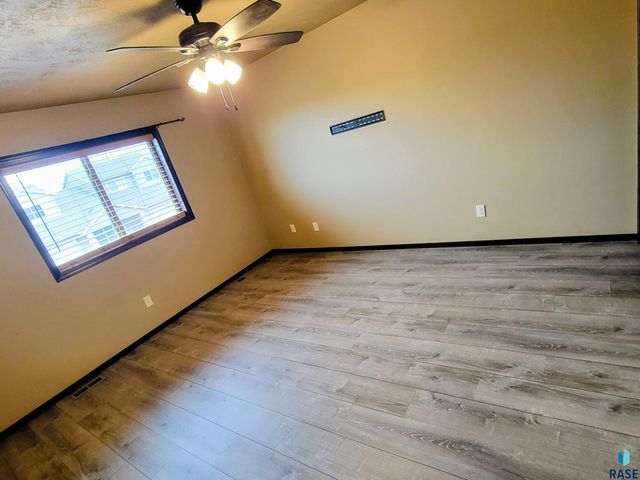 2905 E Indigo Pl Place, Sioux Falls, SD 57108