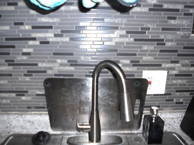 8225 DARTMOUTH Avenue, Warren, MI 48093