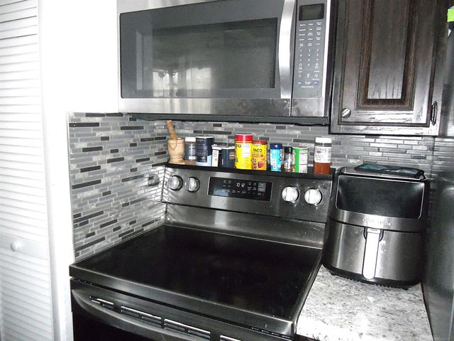 8225 DARTMOUTH Avenue, Warren, MI 48093