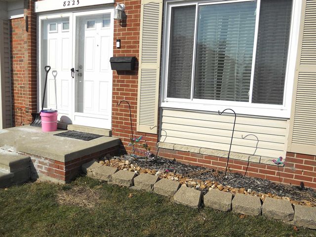 8225 DARTMOUTH Avenue, Warren, MI 48093