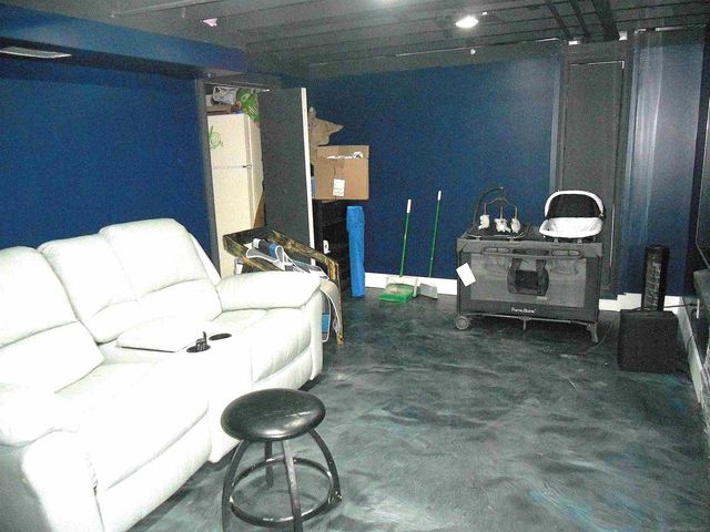 8225 DARTMOUTH Avenue, Warren, MI 48093