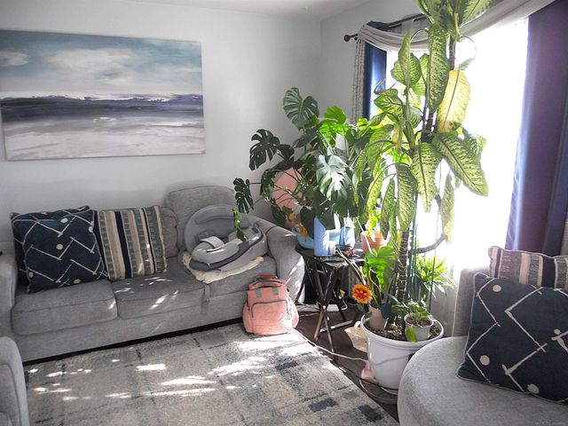 8225 DARTMOUTH Avenue, Warren, MI 48093