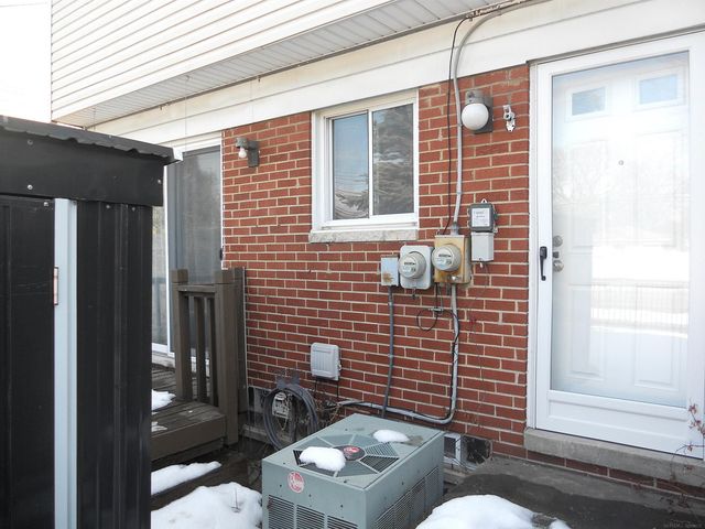 8225 DARTMOUTH Avenue, Warren, MI 48093