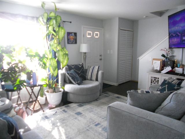 8225 DARTMOUTH Avenue, Warren, MI 48093