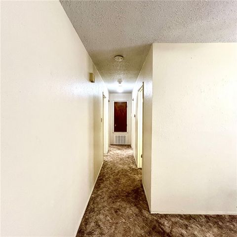 1215 W Crockett St, Beeville, TX 78102