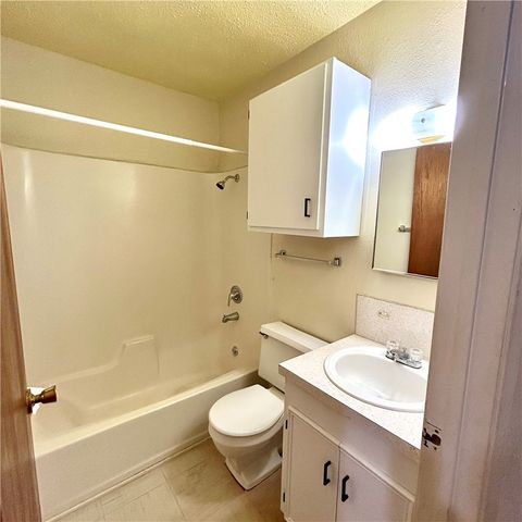 1215 W Crockett St, Beeville, TX 78102