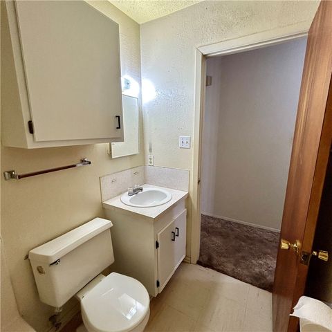 1215 W Crockett St, Beeville, TX 78102