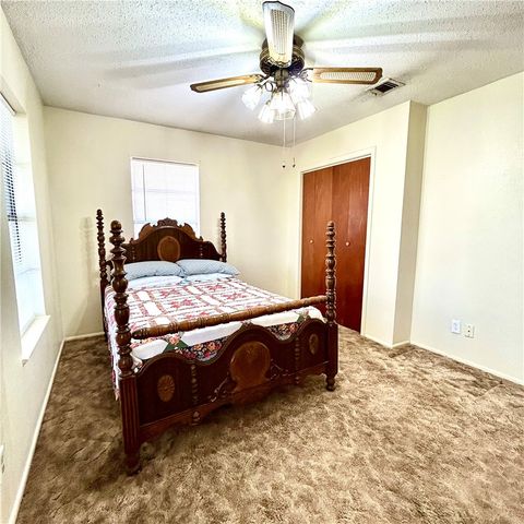 1215 W Crockett St, Beeville, TX 78102