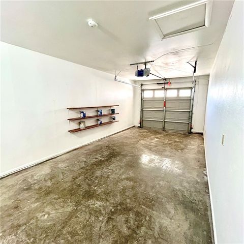 1215 W Crockett St, Beeville, TX 78102