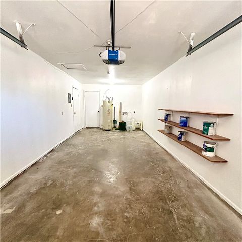 1215 W Crockett St, Beeville, TX 78102