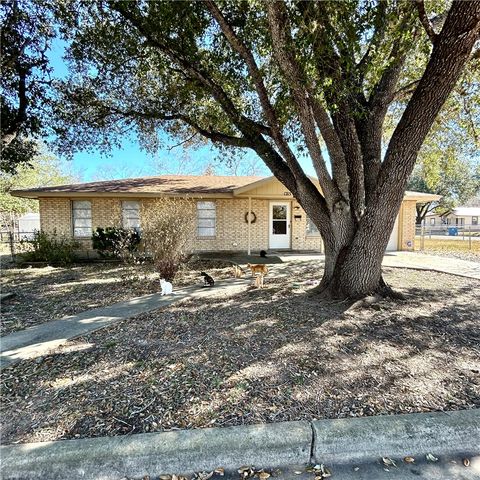 1215 W Crockett St, Beeville, TX 78102