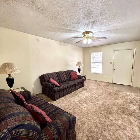 1215 W Crockett St, Beeville, TX 78102