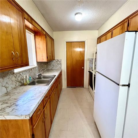 1215 W Crockett St, Beeville, TX 78102