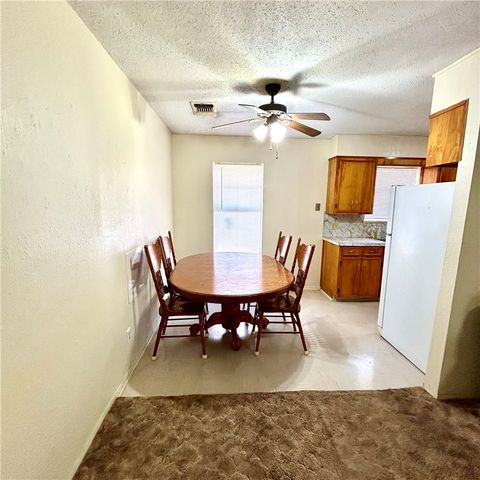 1215 W Crockett St, Beeville, TX 78102