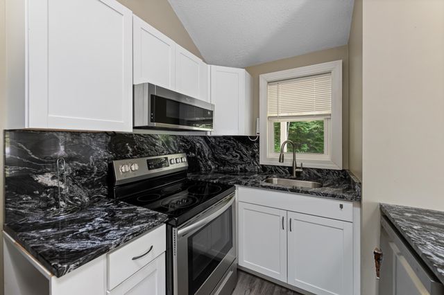 33 Plaza Village Road, Plymouth, NH 03264