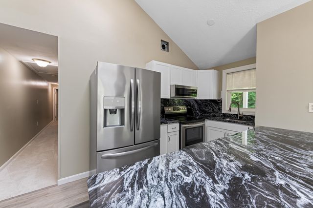 33 Plaza Village Road, Plymouth, NH 03264