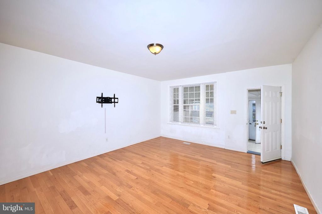 7036 TORRESDALE AVE, Philadelphia, PA 19135 — photo 5