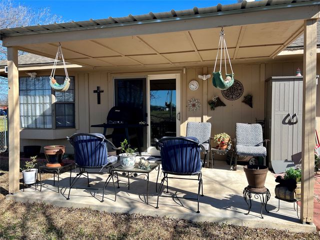 232 Hillcrest Drive, Nocona, TX 76255