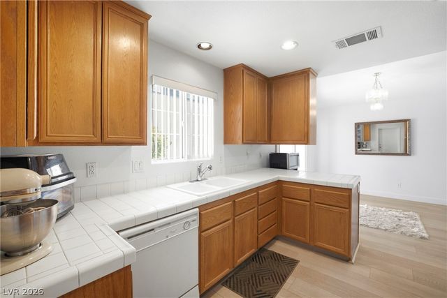 5449 Bugle Way 102, Las Vegas, NV 89108