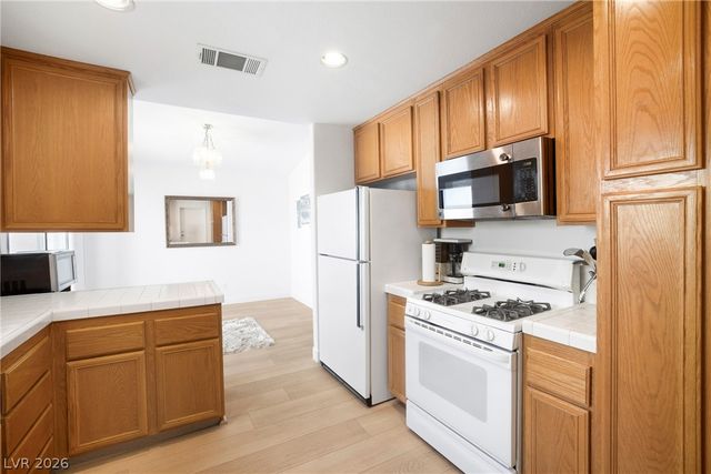 5449 Bugle Way 102, Las Vegas, NV 89108