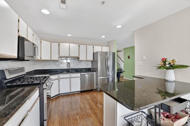 217 Prestwick Way, Edison, NJ 08820