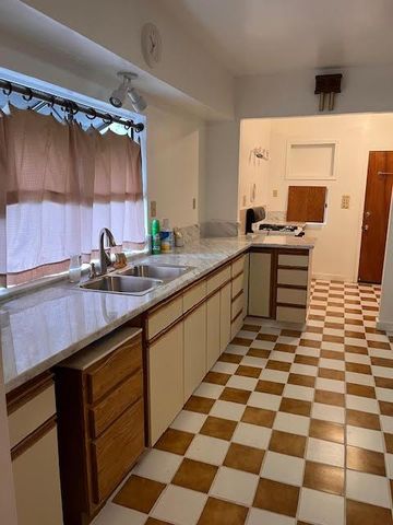 61 E Ellis, Stockton, CA 95204