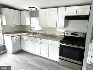 20 MAPLEWOOD DR, Coatesville, PA 19320