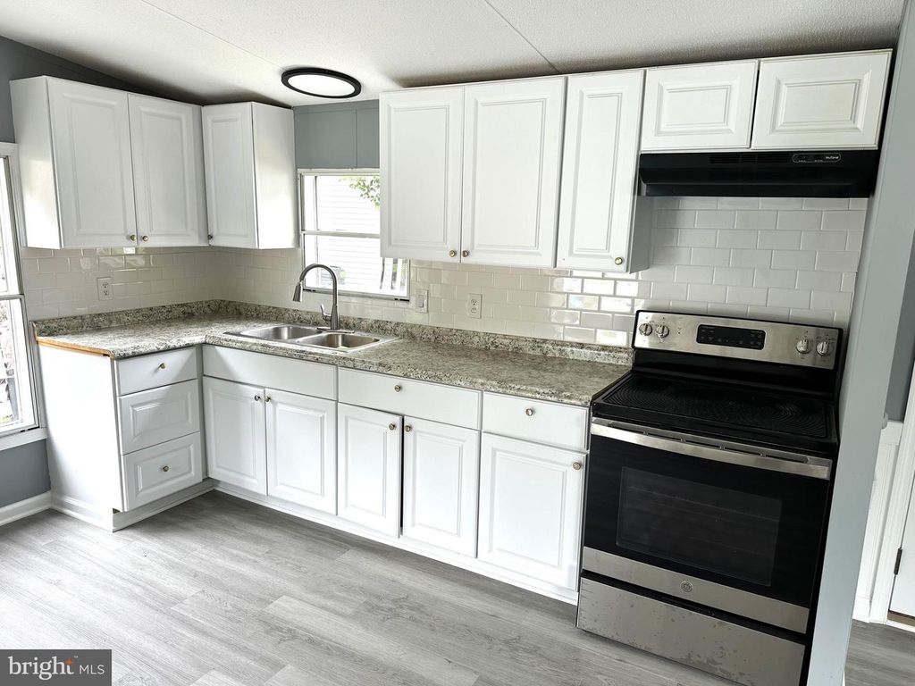 20 MAPLEWOOD DR, Coatesville, PA 19320