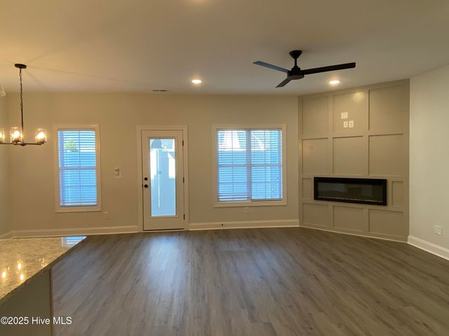 1404 B Hartley, Greenville, NC 27834